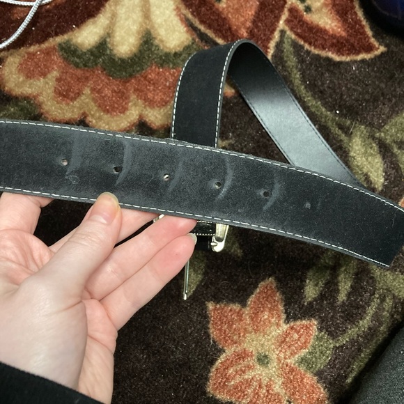 Black suede western style belt with y2k contrast stitching and silver buckle - Picture 4 of 4